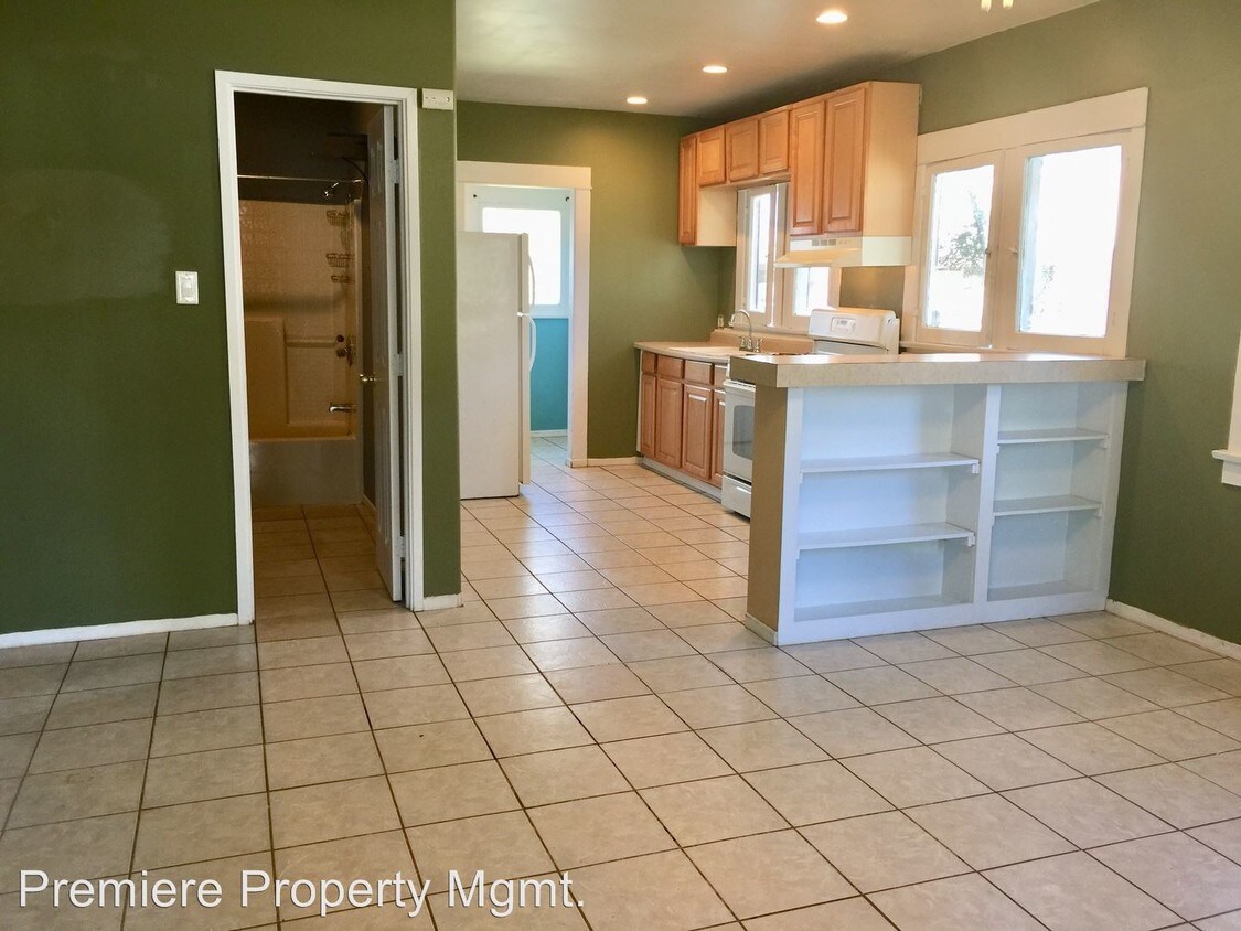 Foto principal - 2 br, 1 bath House - 529 South Broadway