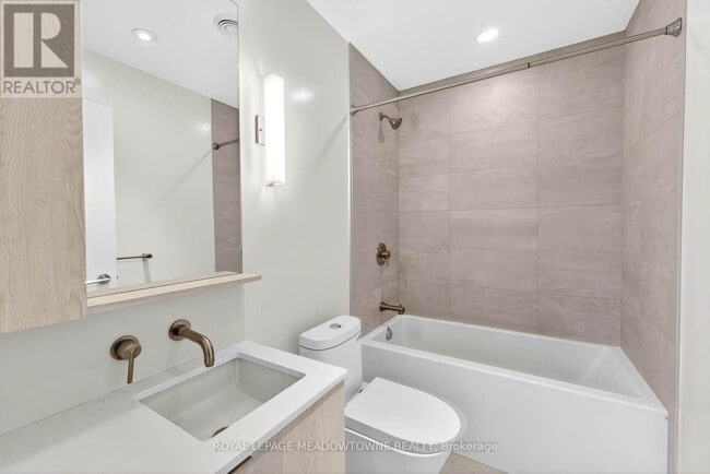 Photo du bâtiment - 120 Broadway Ave