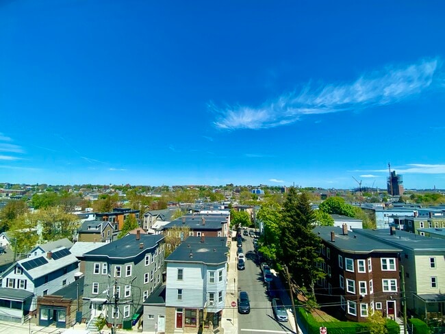 Building Photo - 94 Beacon St