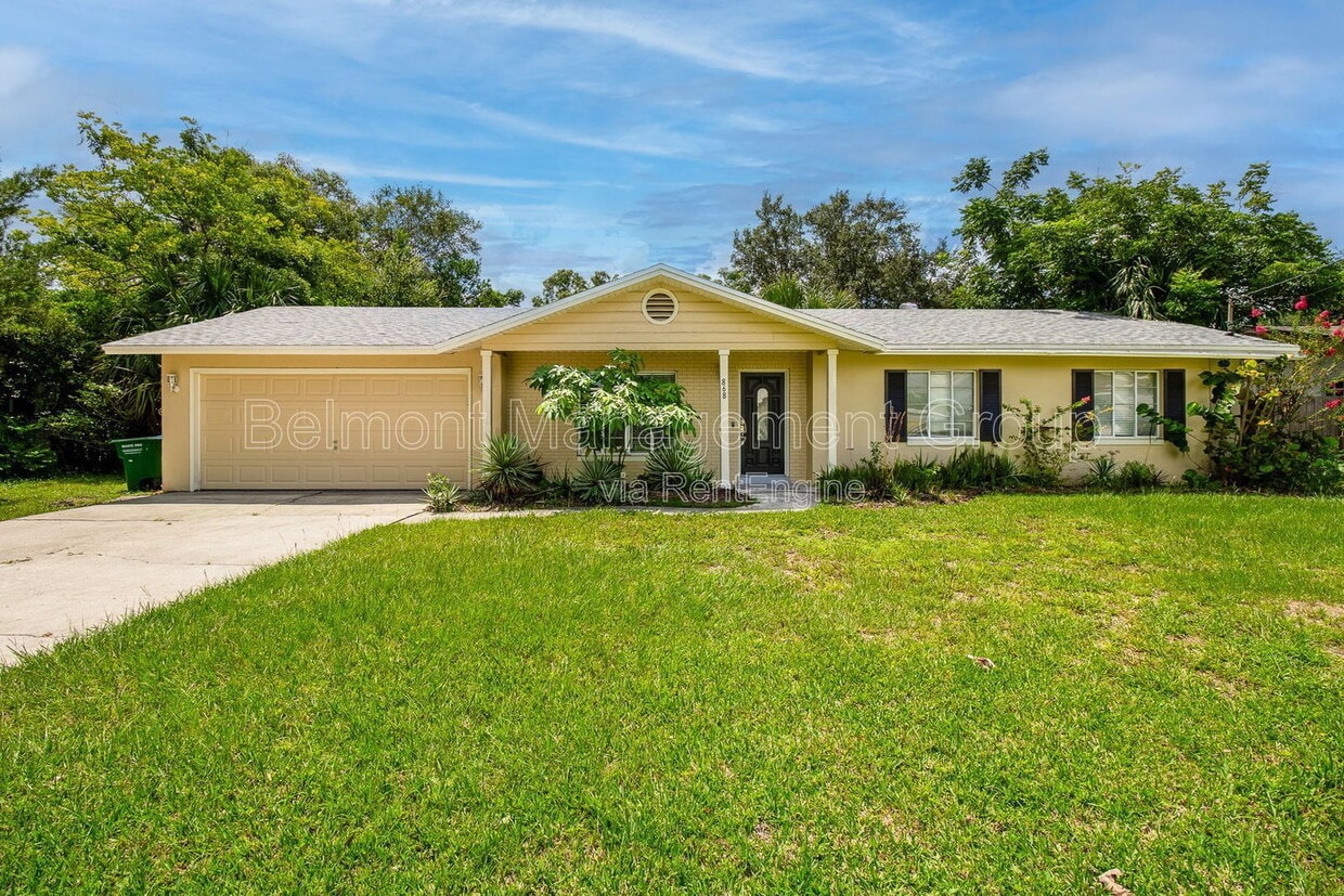 Photo - 1868 Lake Spier Drive