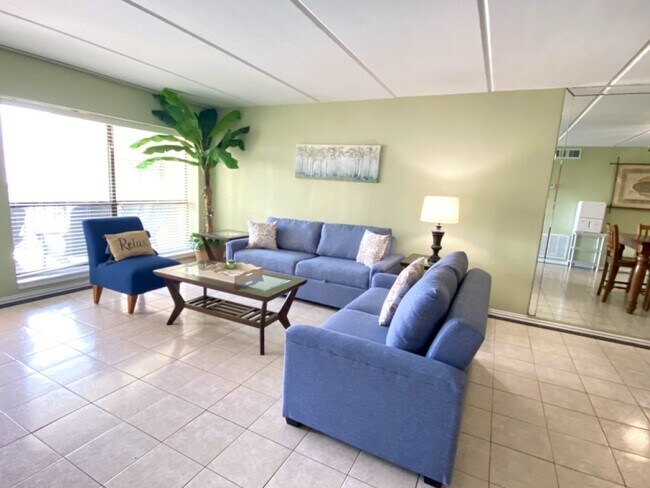 Building Photo - 404 Padre Blvd