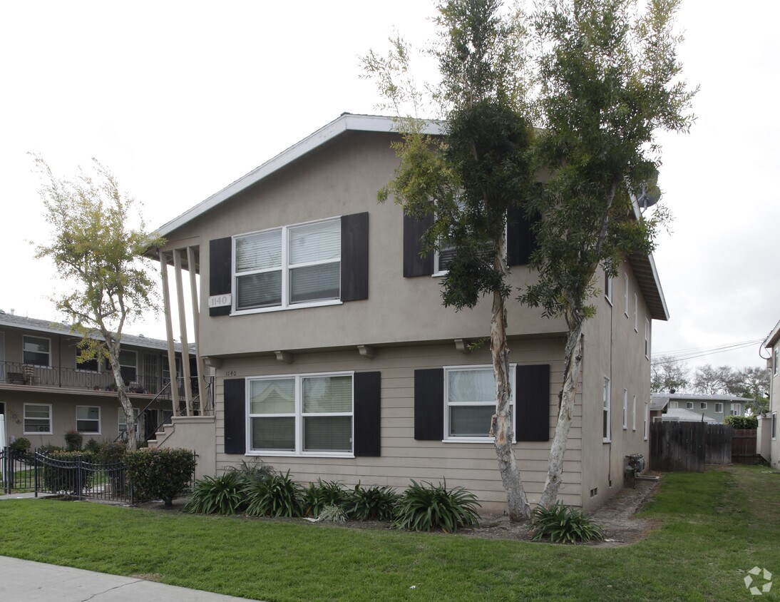 Building Photo - 1140 W Valencia Dr