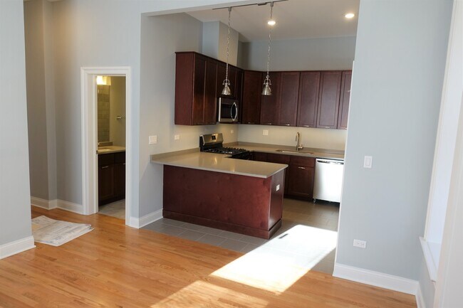 Foto del edificio - 2350 W Belle Plaine Ave