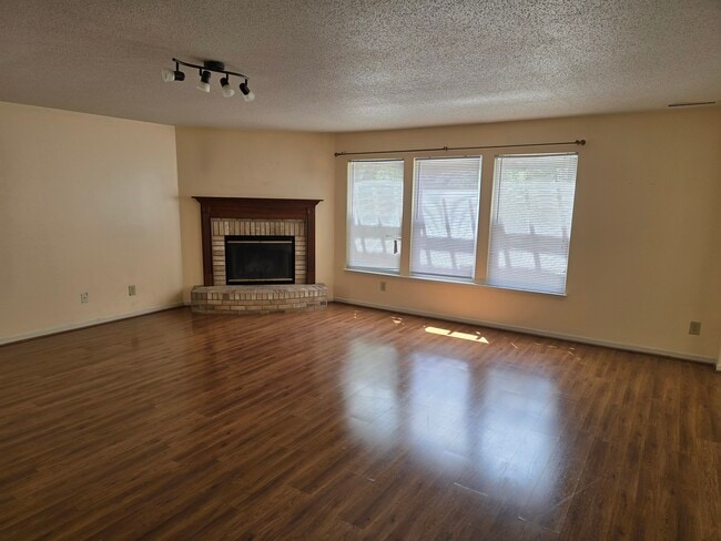 Foto del edificio - 10383 Fairmont Ln