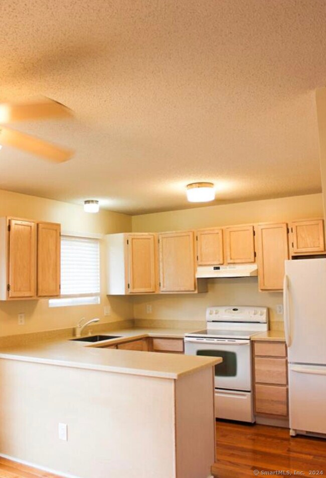 Building Photo - 80 Country Ln