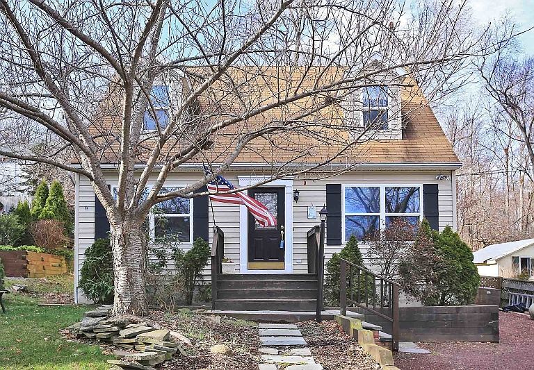 19 Thompson St, Bernardsville, NJ 07924 House for Rent in