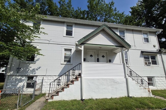 Building Photo - 225 4th St