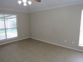 Building Photo - 10139 Cedaredge Dr