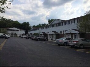 Building Photo - 553 W Park Ave