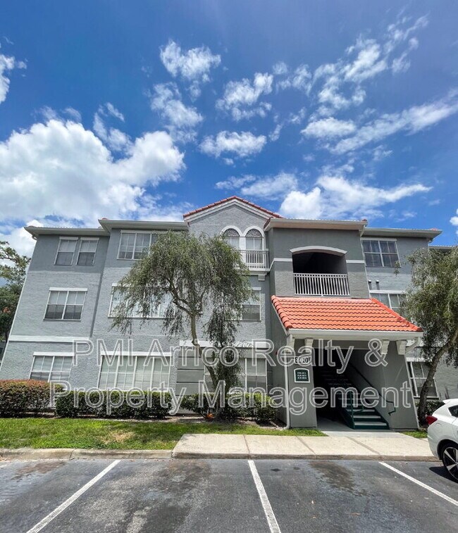 Foto del edificio - 18001 Richmond Place Dr