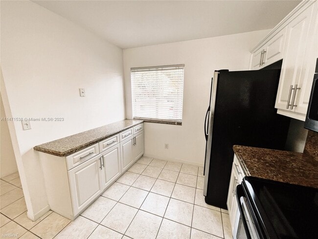 Building Photo - 3 br, 2.5 bath Townhome - 844 NW 208th Dr ...