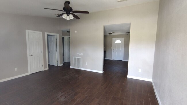 Foto del edificio - 933 Meadowlark Circle