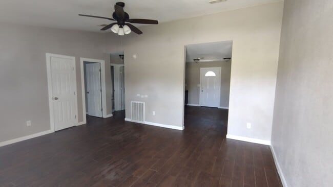 Building Photo - 933 Meadowlark Circle