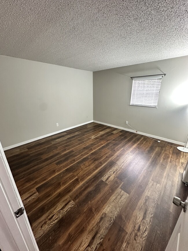 Foto del edificio - 5541 Bay Blvd