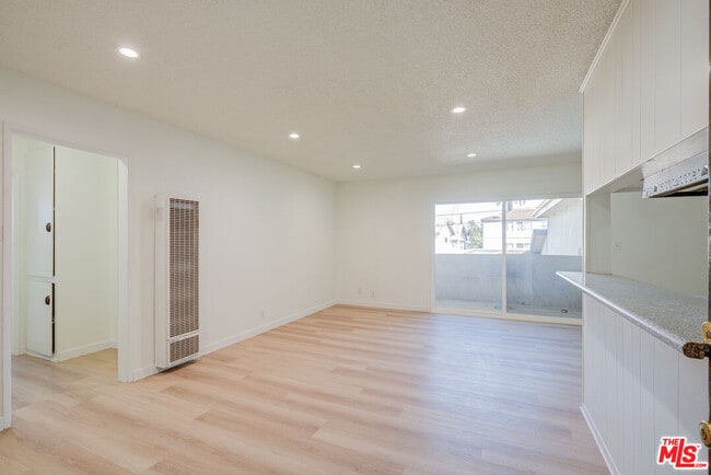 Foto del edificio - 305 E Plymouth St