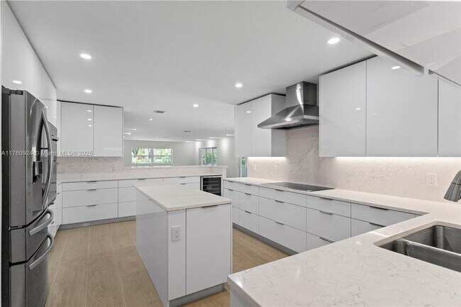 Foto del edificio - 809 Cypress Blvd