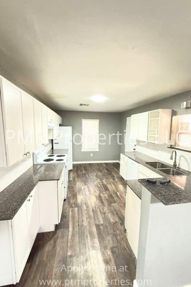 Foto del edificio - 4 Bedrooms / 2.5 Bathrooms House