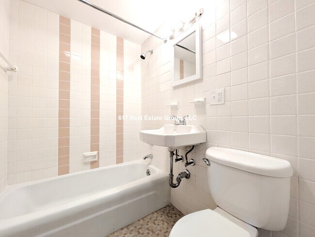 Foto del edificio - 160 N Beacon St