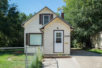 Building Photo - 1209 8th St NW