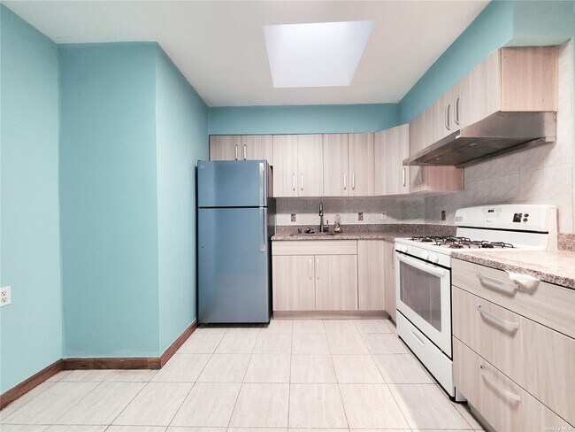 Foto del edificio - 2274 E 14th St