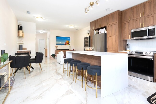 Foto del edificio - 5470 NW 107th Ave