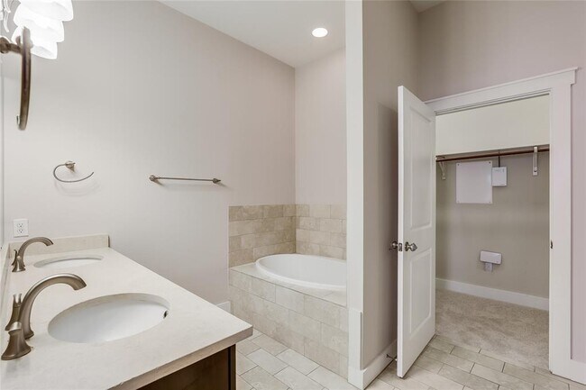 Foto del edificio - 2520 Bluebonnet Ln