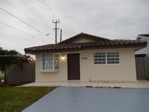 Building Photo - 11400 NW 87th Ct