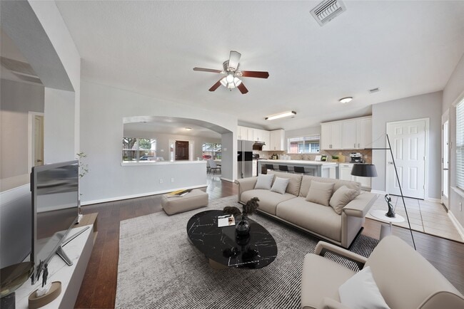 Foto del edificio - 2219 Rocky Hollow Ln