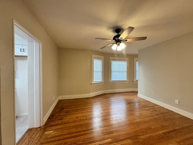 Photo - 715 18th St Apartment