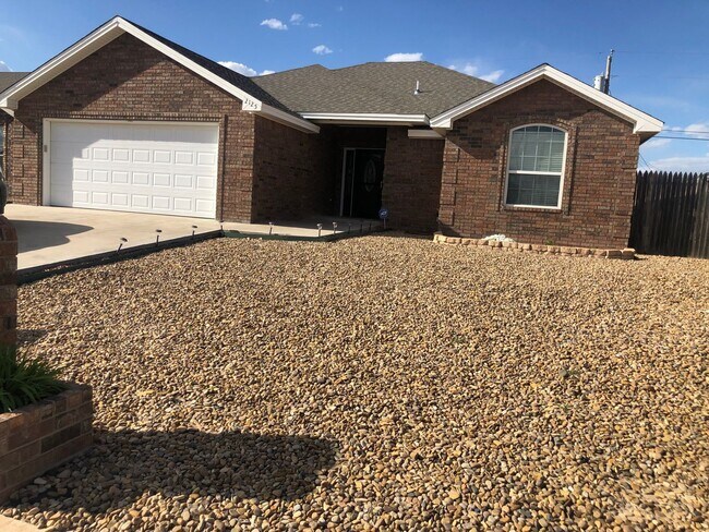 Building Photo - NEWER HOME ON QUIET STREET