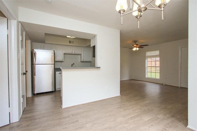 Building Photo - 9217 Vogue Ln