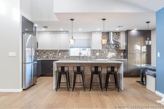 Building Photo - 6876 Palmar Ct