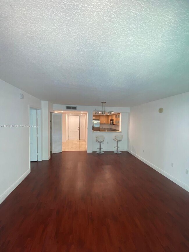 Building Photo - 2101 Brickell Ave