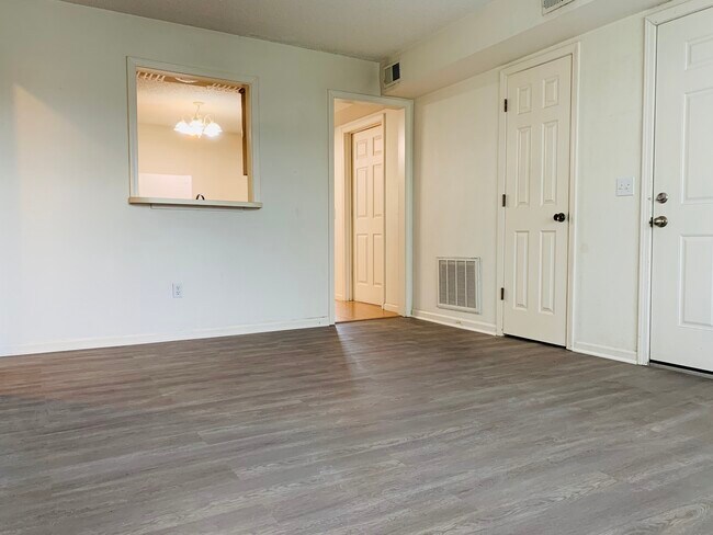 Building Photo - 824 Saddlewood St