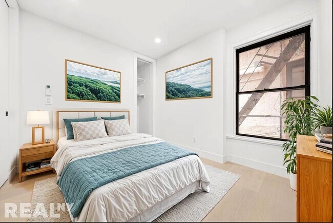 Foto del edificio - 704 Eighth Avenue