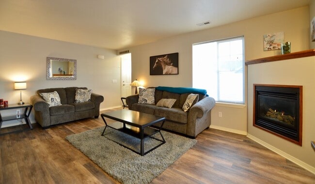 Building Photo - 1094 Longbow Ln
