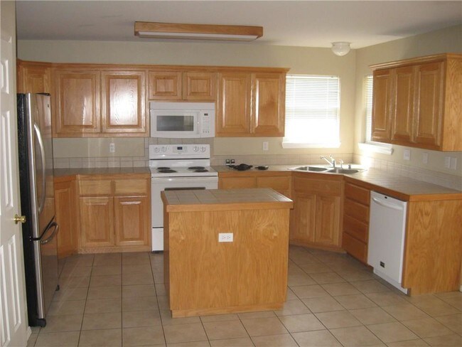 Building Photo - 818 N 12th Terrace