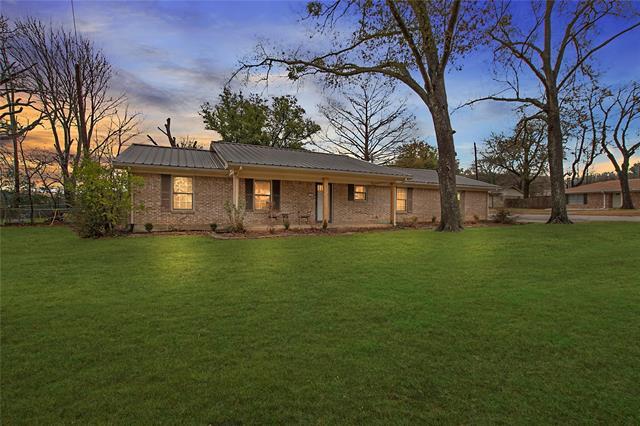 Building Photo - 150 Oak Dr