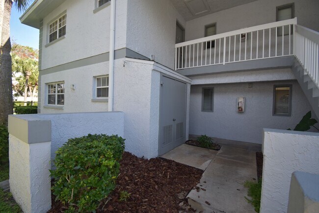 Foto del edificio - 2 Bed/2 Bath, 1st floor unit - AVAILABLE N...