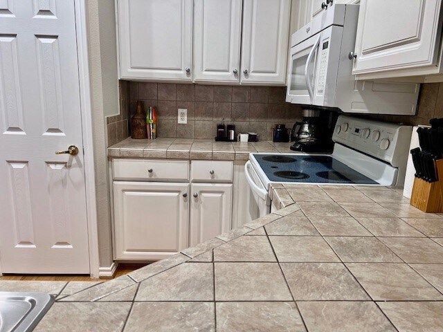 Foto del edificio - 2400 McCue Rd