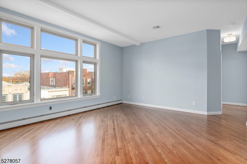 Primary Photo - 420 Bloomfield Ave
