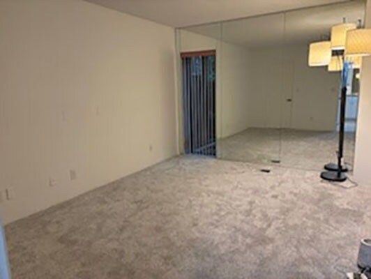 Foto del edificio - 3131 Fleur Dr