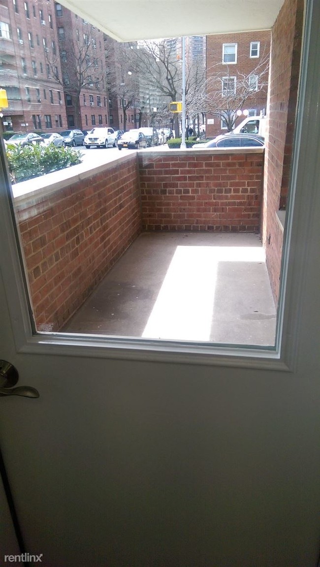 Foto del edificio - 6945 108th St