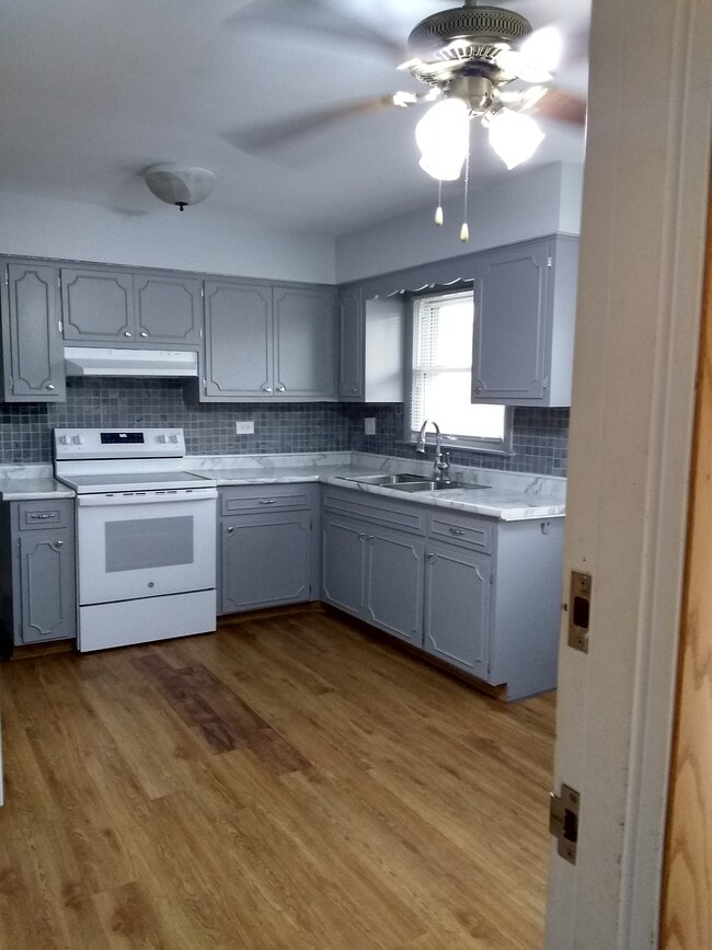 Building Photo - 9459 Maple Dr