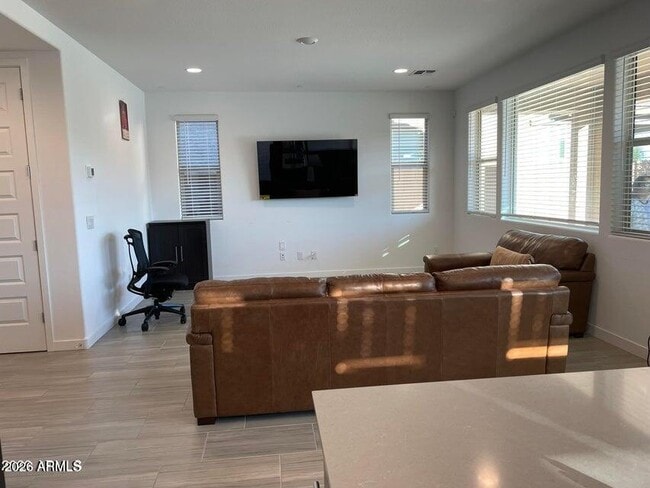 Building Photo - 9115 W Glenrosa Ave