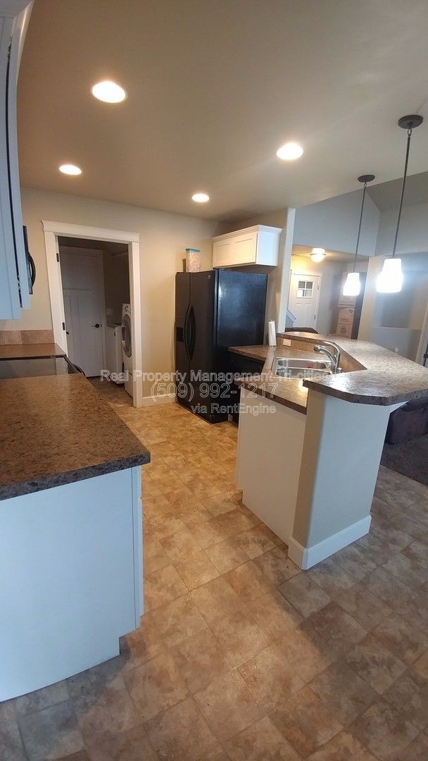 Building Photo - 605 Pradera Ct