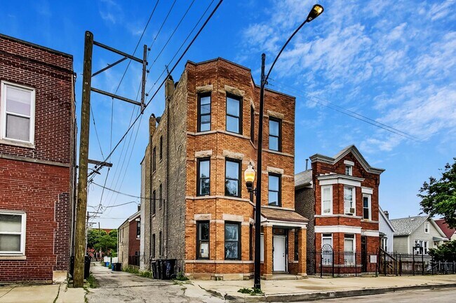 Building Photo - 2213 W 23rd Pl