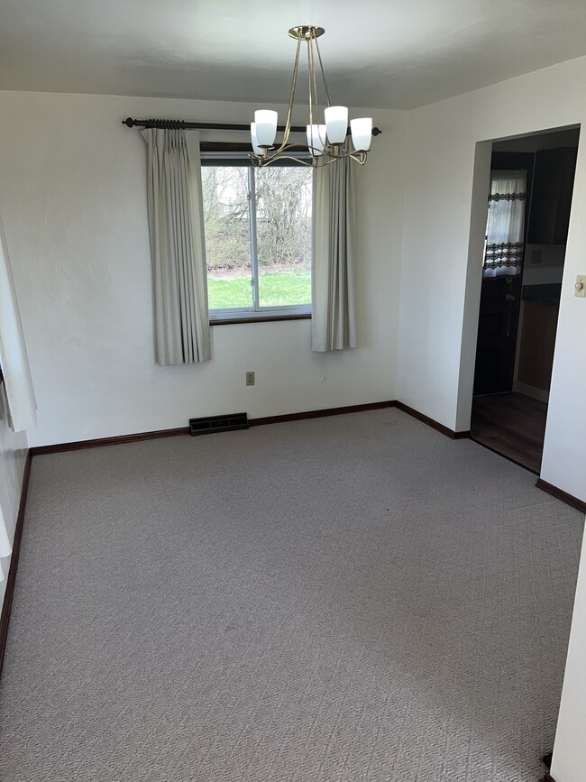 Building Photo - 215 Orchard Hill Dr
