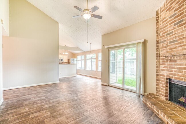 Foto del edificio - 15238 Bedford Glen Dr