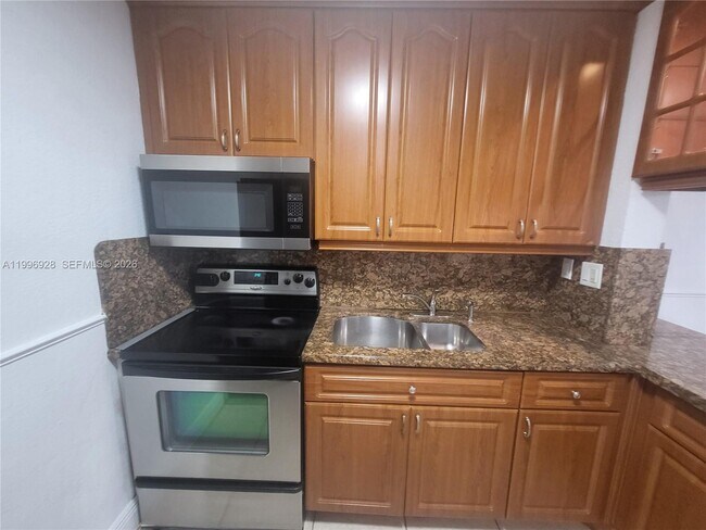 Foto del edificio - 1275 W 35th St
